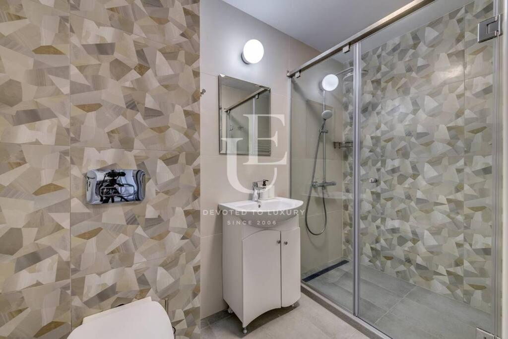 Madrid: A Modern 2-Bedroom Apartment With Parking София Экстерьер фото