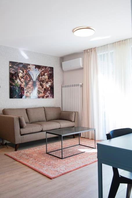 Madrid: A Modern 2-Bedroom Apartment With Parking София Экстерьер фото