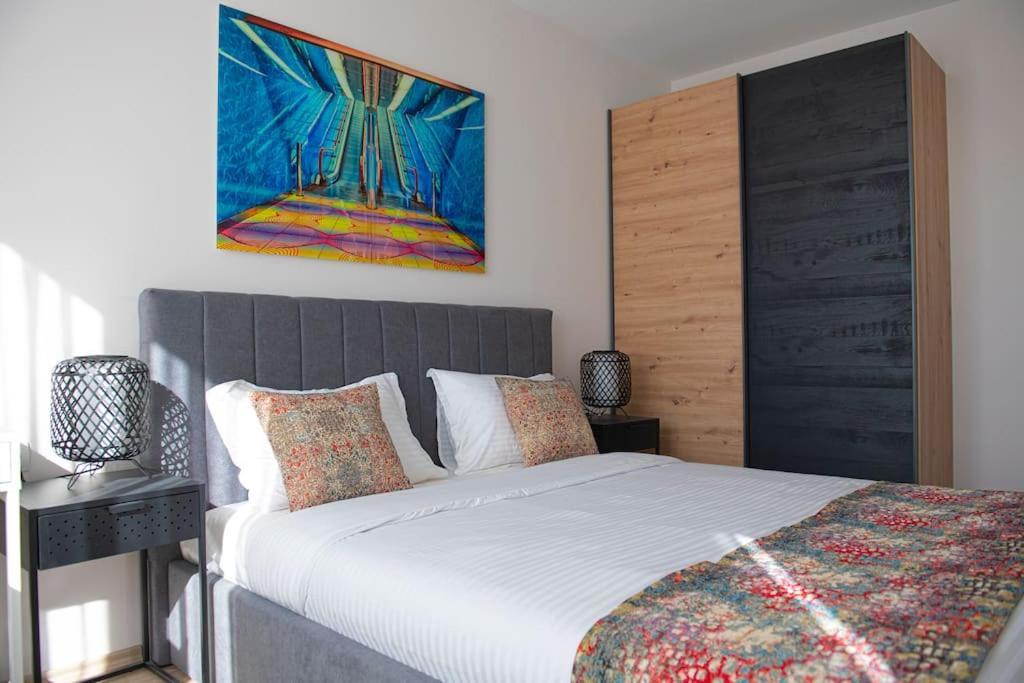 Madrid: A Modern 2-Bedroom Apartment With Parking София Экстерьер фото