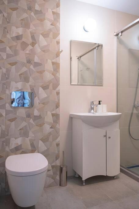 Madrid: A Modern 2-Bedroom Apartment With Parking София Экстерьер фото